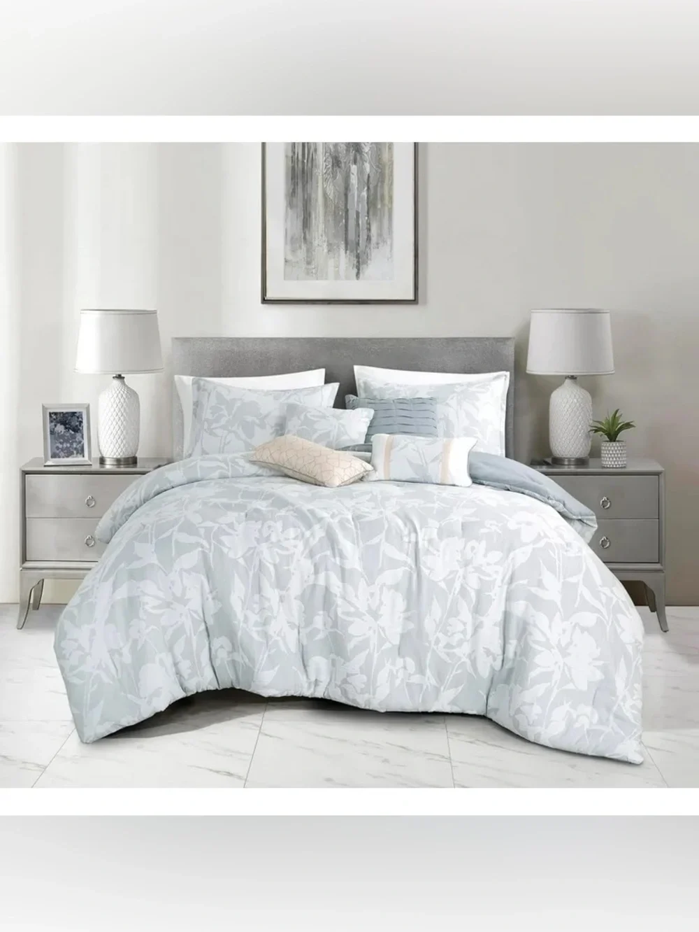 Elegant Floral Comforter Set in Light Gray and White Queen 3 piece set